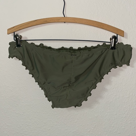 🐚Hollister Olive Green Ruffled Bikini Bottoms! - Picture 3 of 9